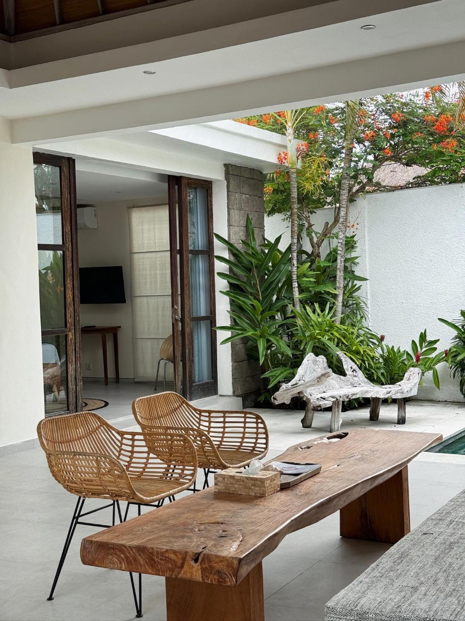 Aster Villa Seminyak Eksteriør billede